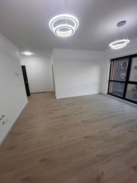 Tirane, jepet me qera zyre Kati 2, 80 m² 750 € (MYSLYM SHYRI)