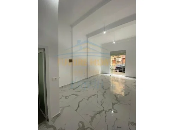 Tirane, shitet ambjent biznesi Kati 0, 33 m² 120.000 € (Rrugën Brigada 8, Blloku, Tiranë)