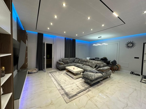 Tirane, shitet apartament 1+1 , (Farke)