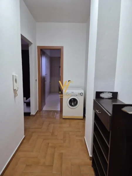 Tirane, jepet me qera apartament 2+1+Ballkon Kati 6, 90 m² 500 € (YZBERISHT)