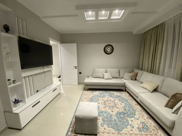 Tirane, Qera Apartament 2+1+Ballkon Kati 2, 85 m² 550 € (Rruga Siri Kodra (afer Bulevardit te Ri ))