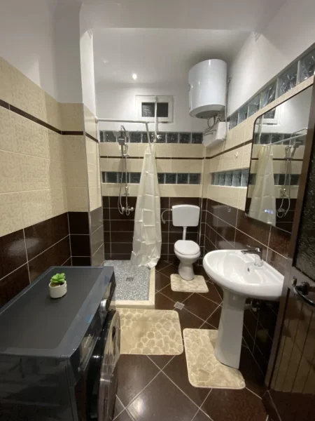 Tirane, Qera Apartament 2+1+Ballkon Kati 2, 85 m² 550 € (Rruga Siri Kodra (afer Bulevardit te Ri ))