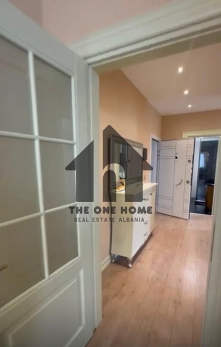 Tirane, jepet me qera apartament 3+1+Ballkon Kati 6, 126 m² 1.250 € (Liqeni That)