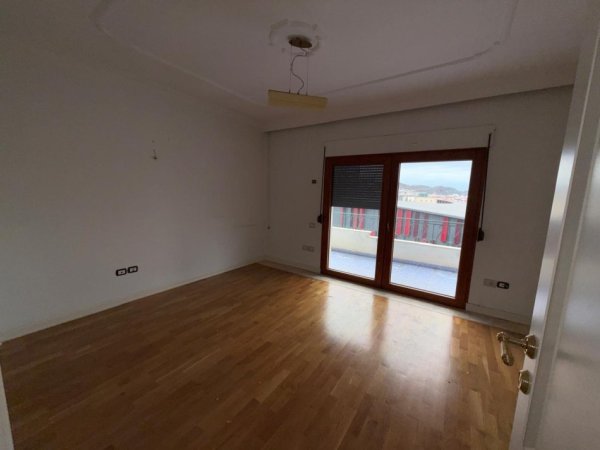 Tirane, jepet me qera zyre Kati 11, 450 m² 5.000 € (Stadiumi Air Albania)