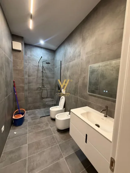 Tirane, shitet apartament 2+1+Ballkon Kati 1, 111 m² 265.000 € (LIQENI I THATE)