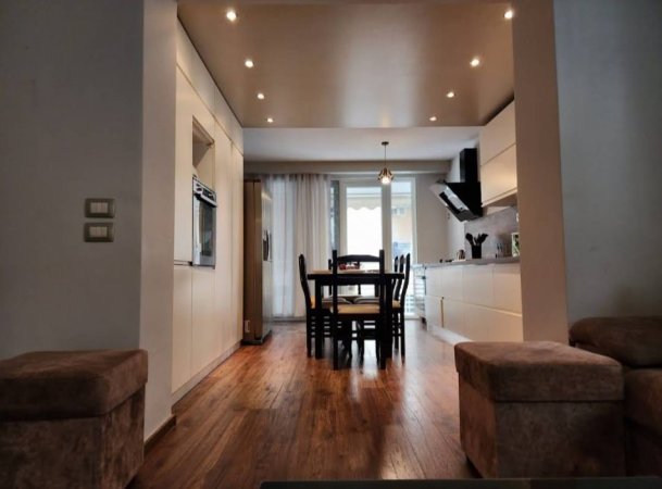 Tirane, jepet me qera apartament 2+1 Kati 2, 100 m² 1.000 € (Rruga e Kosovareve)