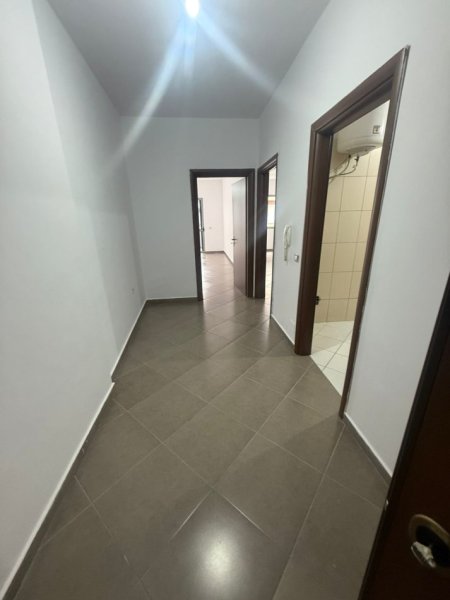 Tirane, shitet apartament 1+1 Kati 3, 73 m² 95.000 € (Pallatet e Verdha)