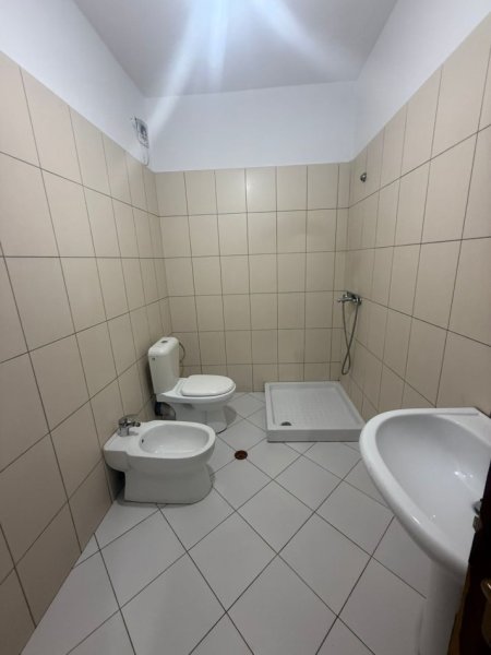 Tirane, shitet apartament 1+1 Kati 3, 73 m² 95.000 € (Pallatet e Verdha)