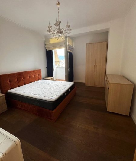 Tirane, jepet me qera apartament 3+1+Ballkon Kati 4, 208 m² 2.300 € (PRANE GARDES, RRUGA “ADEM JASHARI”)