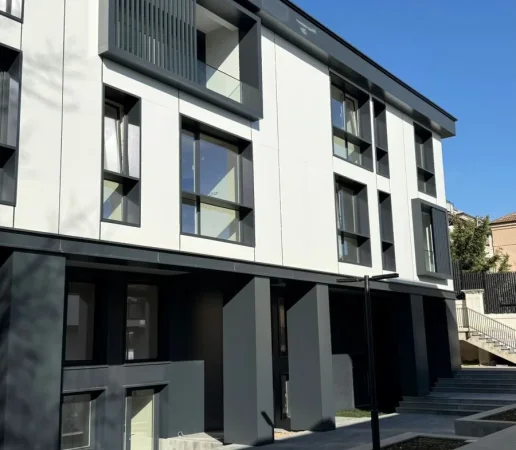 Tirane, shitet apartament 3+1+Aneks+Ballkon Kati 2, 365.000 € 