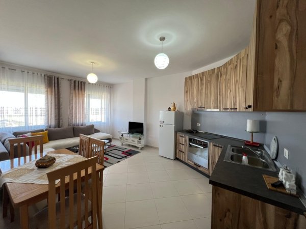 Tirane, jepet me qera apartament 1+1+Ballkon Kati 8, 70 m² 500 € (Bulevardi Migjeni Yzberisht)