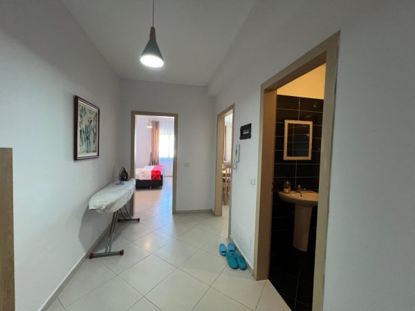 Tirane, jepet me qera apartament 1+1+Ballkon Kati 8, 70 m² 500 € (Bulevardi Migjeni Yzberisht)