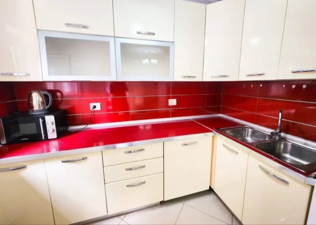 Tirane, jepet me qera apartament 3+1 Kati 2, 125 m² 900 € (Pazari i Ri)