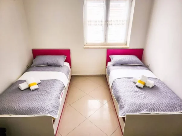 Tirane, jepet me qera apartament 3+1 Kati 2, 125 m² 900 € (Pazari i Ri)