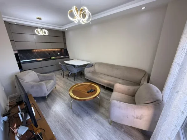 Tirane, jepet me qera apartament 2+1 Kati 4, 800 € 