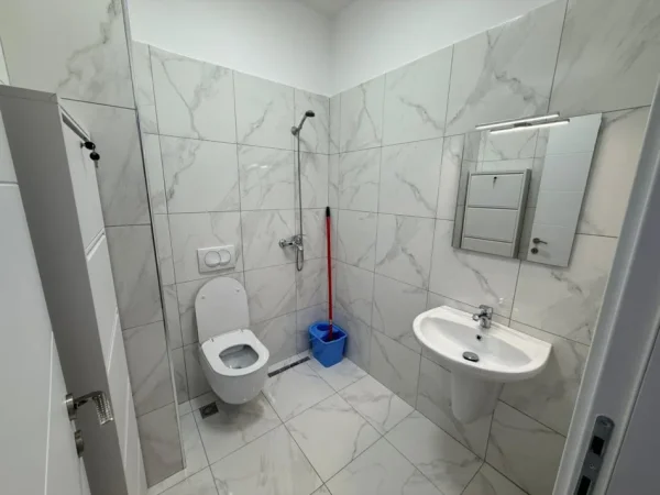 Tirane, jepet me qera apartament 2+1 Kati 4, 800 € 