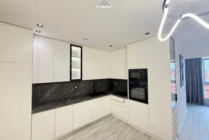 Tirane, jepet me qera apartament 3+1+Ballkon Kati 7, 120 m² 1.350 € (Rruga e Kavajes)