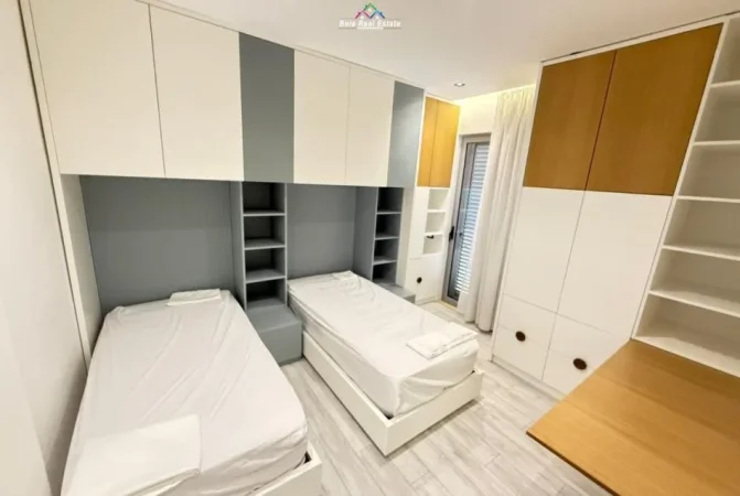 Tirane, jepet me qera apartament 3+1+Ballkon Kati 7, 120 m² 1.350 € (Rruga e Kavajes)
