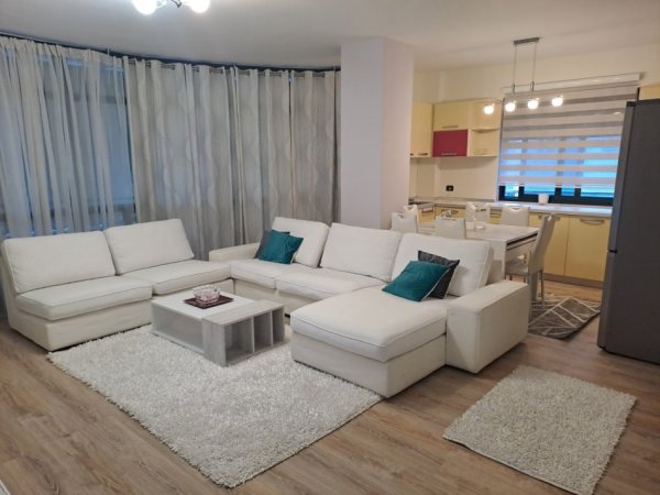 Tirane, jepet me qera apartament 2+1+Ballkon Kati 4, 650 € (Kopshti Zoologjik)
