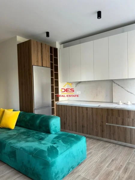 Vlore, jepet me qera apartament 1+1+Ballkon Kati 2, 55 m² 500 € (Rruga Hasan Kushta)