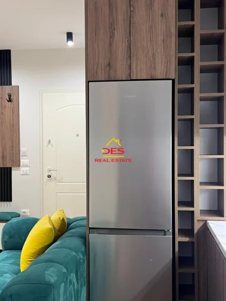 Vlore, jepet me qera apartament 1+1+Ballkon Kati 2, 55 m² 500 € (Rruga Hasan Kushta)