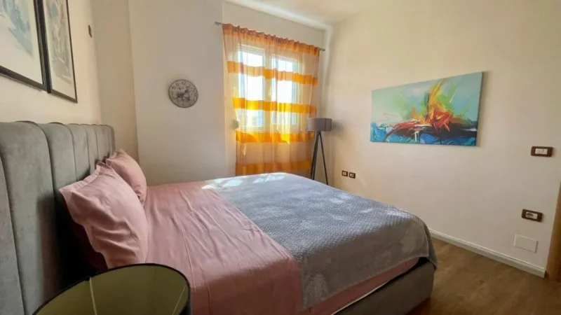 Tirane, jepet me qera apartament 1+1 Kati 7, 75 m² 650 € (PAZARI RI)