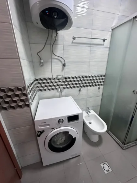 Tirane, jepet me qera apartament 1+1 Kati 2, 67 m² 520 € (YZBERISHT)
