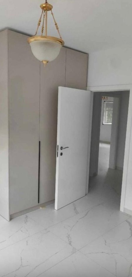 Tirane, jepet me qera apartament 2+1 Kati 3, 75 m² 530 € (rruga kavajes)