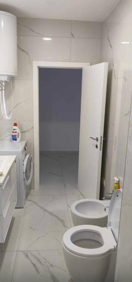 Tirane, jepet me qera apartament 2+1 Kati 3, 75 m² 530 € (rruga kavajes)