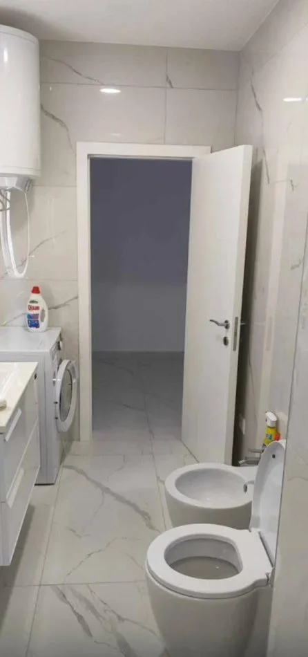 Tirane, jepet me qera apartament 2+1 Kati 3, 75 m² 530 € (rruga kavajes)