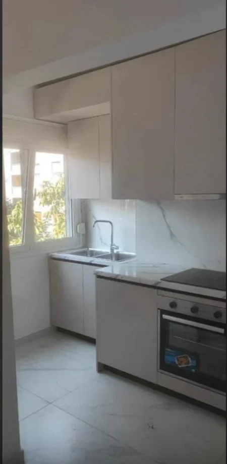 Tirane, jepet me qera apartament 2+1 Kati 3, 75 m² 530 € (rruga kavajes)