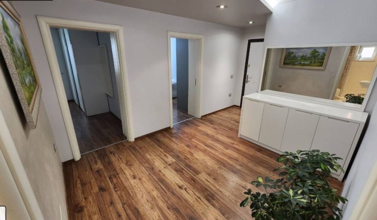 Jepet me Qira Apartamenti 2+1 tek Rruga Margarita Tutulani,    1.000 €URO