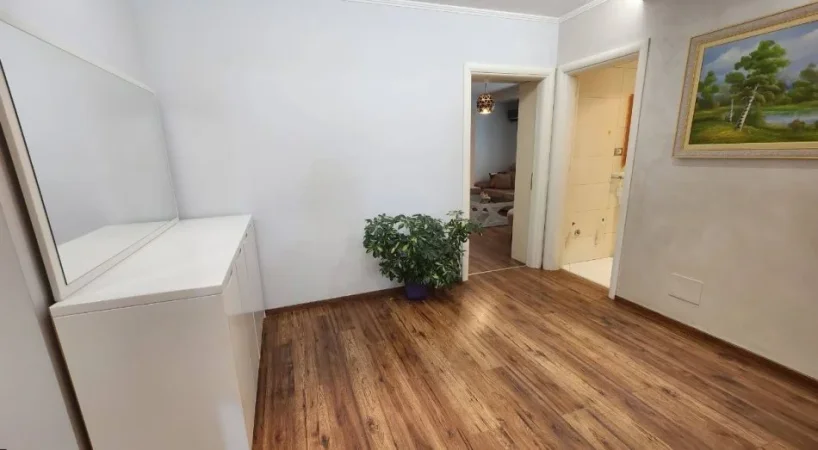 Jepet me Qira Apartamenti 2+1 tek Rruga Margarita Tutulani,    1.000 €URO