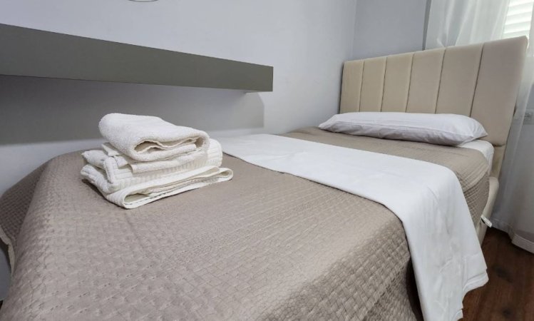 Jepet me Qira Apartamenti 2+1 tek Rruga Margarita Tutulani,    1.000 €URO