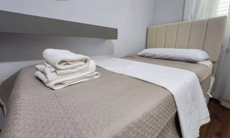 Jepet me Qira Apartamenti 2+1 tek Rruga Margarita Tutulani,    1.000 €URO