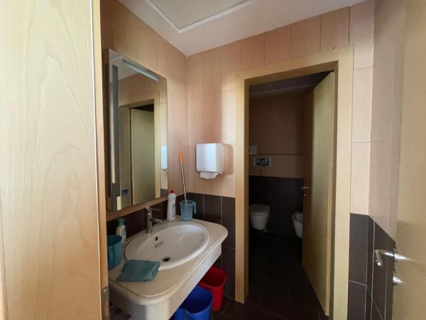 shitet Kati 2, 300 m² 620.000 € (mbikalimi I Komunes)