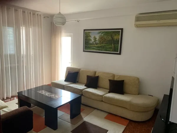 Tirane, jepet me qera apartament 1+1 Kati 5, 70 m² 500 € (don bosko)