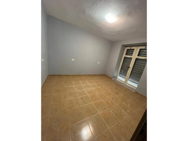 Qera, Ambient Komercial, Rruga e Elbasanit, Tirane. 500 €, CITY58240