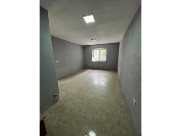 Qera, Ambient Komercial, Rruga e Elbasanit, Tirane. 500 €, CITY58240