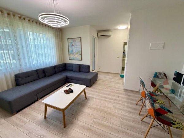Tirane, jepet me qera apartament 1+1+Ballkon Kati 8, 900 € 