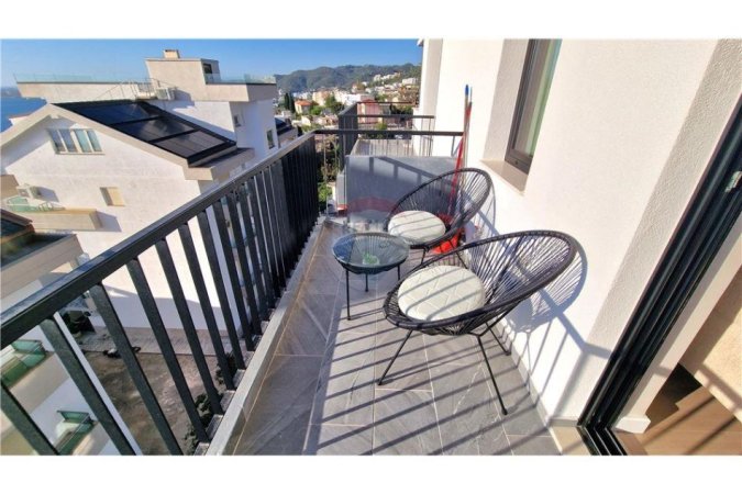 Vlore - Lungomare, shitet apartament 3+1 Kati 3, 115 m² 430.000 € (Uji i Ftohtë, Vlorë)