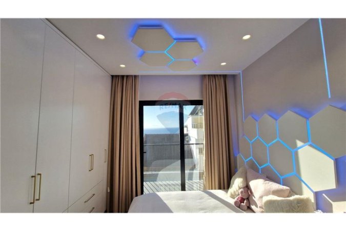 Vlore - Lungomare, shitet apartament 3+1 Kati 3, 115 m² 430.000 € (Uji i Ftohtë, Vlorë)