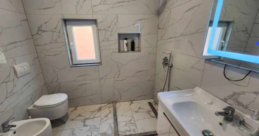 Jepet me Qera Apartamenti 2+1 ne Myslym Shyr,   700 €URO