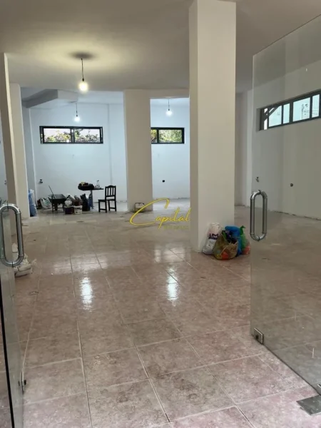 Tirane, jepet me qera ambjent biznesi Kati 0, 200 m² 1.500 € (KOMUNA E PARISIT)