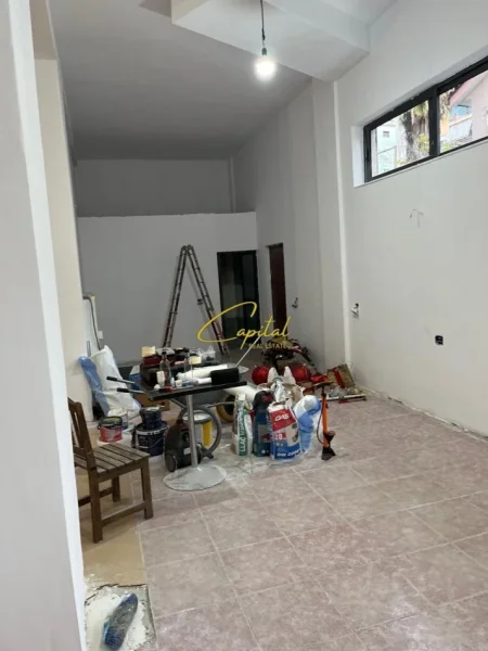 Tirane, jepet me qera ambjent biznesi Kati 0, 200 m² 1.500 € (KOMUNA E PARISIT)