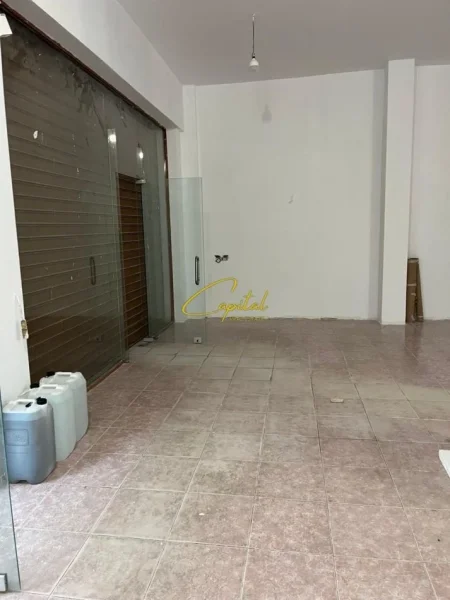 Tirane, jepet me qera ambjent biznesi Kati 0, 200 m² 1.500 € (KOMUNA E PARISIT)