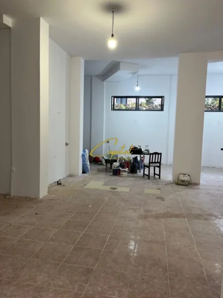 Tirane, jepet me qera ambjent biznesi Kati 0, 200 m² 1.500 € (KOMUNA E PARISIT)