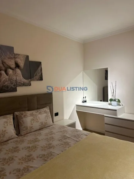 Tirane, jepet me qera apartament 2+1 Kati 4, 72 m² 600 € (Shkoze Kompleksi Tom Doshi)