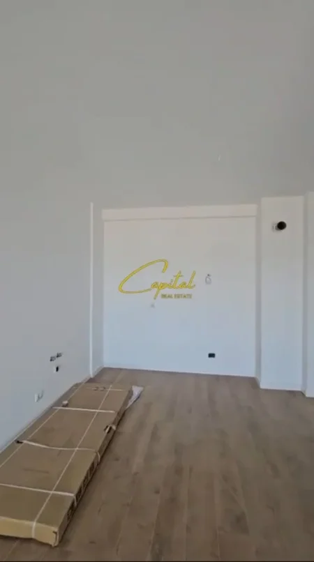 Tirane, jepet me qera zyre Kati 0, 71 m² 400 € (LAPRAKE)