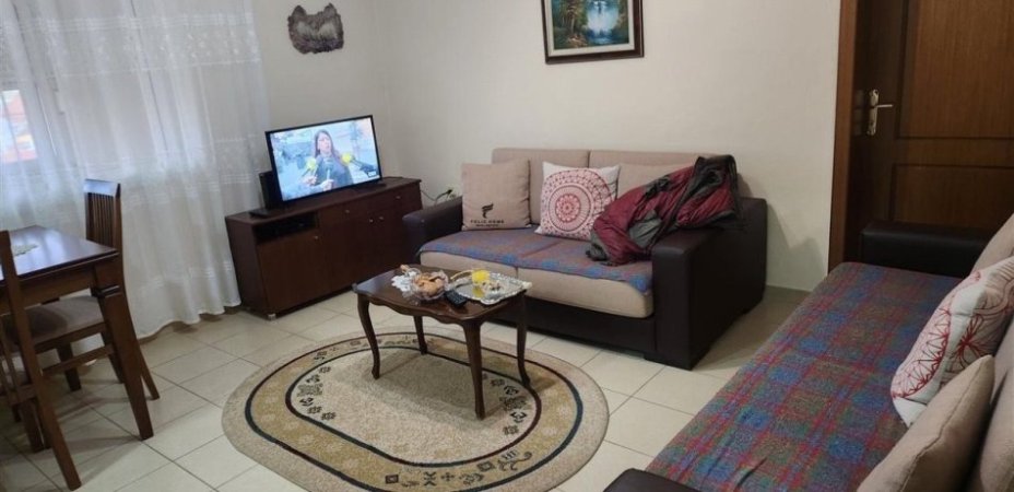 Tirane, jepet me qera apartament 3+1 Kati 4, 100 m² 800 € (XHAMIA E TABAKEVE)